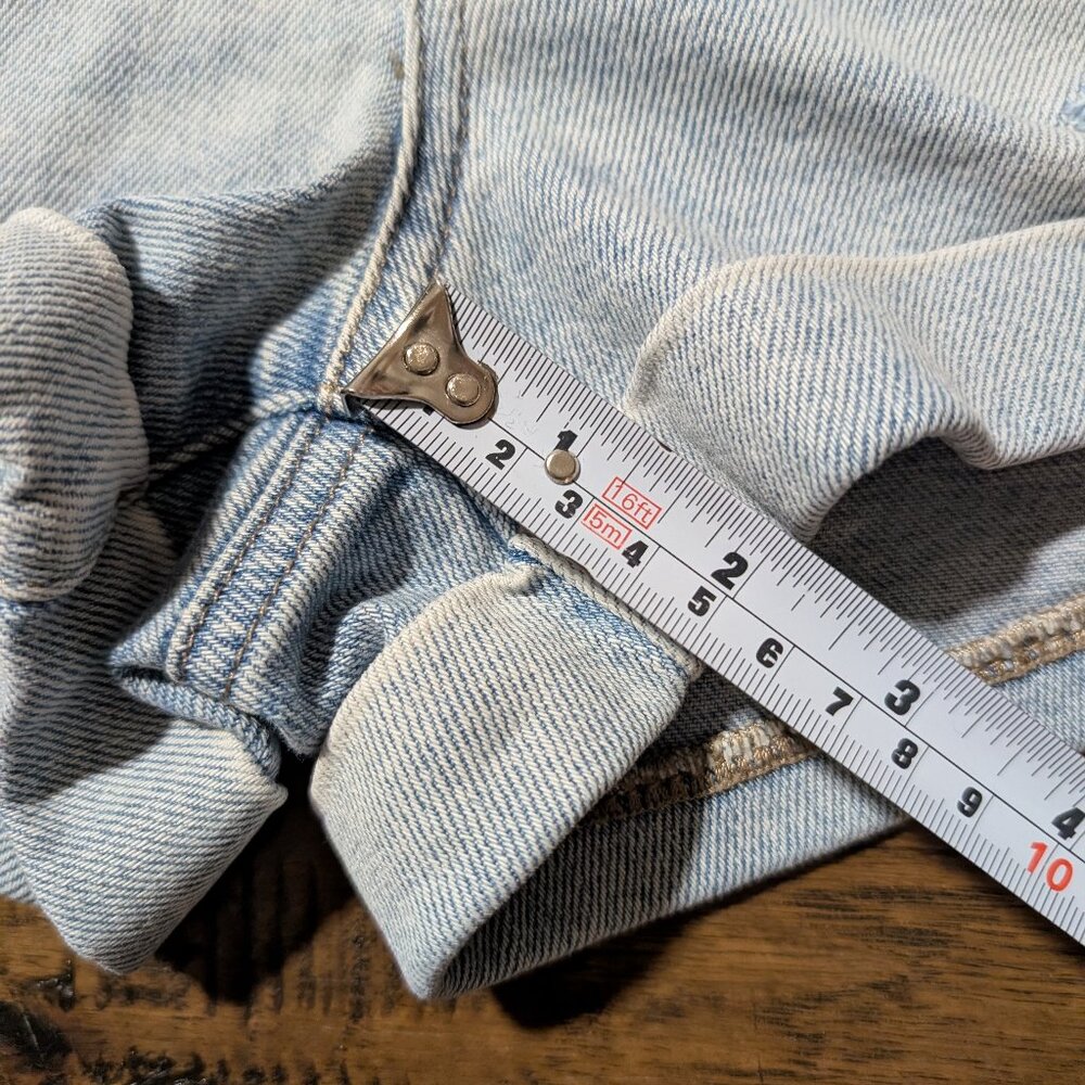 American Eagle Outfitters Light Wash Distressed Jean Shorts - Picture 8 of 16